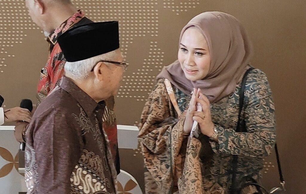 Foto Kiyai Ma'ruf Amin dan Sari Lenggogeni
