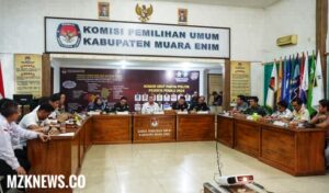 H.Emran Tabrani saat memberikan arahan dalam Rakor Persiapan Pendistribusian Logistik Pemilu 2024 mendatang (Foto: IST)