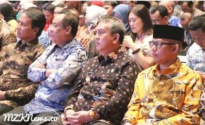 Pj. Bupati Muara Enim bersama Bupati Lahat sedang mendengarkan arahan Mendagri RI, Tito Karnavian di Rakornas Dukcapil Tahun 2023 di Palembang (Foto: IST) 