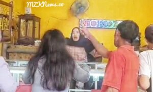 Tampak penjaga Toko Emas di Pasar Kab. Pali histeris setelah kejadian perampokan (Foto: IST) 