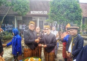 Kadis Dikbud Lahat, Neil Adrin bersama Sekretaris Dikbud Dr. Hasferi Susanto sekaligus sebagai Ketua PGRI Kab. Lahat (Foto: IST) 