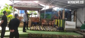 Kadivas Kanwil Kemenkumham Sumsel, Bambang Heryanto didampinginya Ka. Lapas Kelas IIB Muara Enim, Mukhlisin Fardi meninjau rekstrukrisasi lingkungan dapur sehat Lapas Muara Enim (Foto: IST)