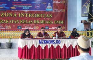 Kasi Binadik, Taupik didampingi Kasubsi Perawatan, Anton Sandrayadi, Perawat Pertama, Lia Septiana, membuka Penyuluhan HIP/AIDS kepada para Warga Binaan (Foto: IST)