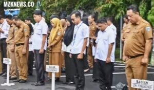 Unsur OPD Kab. Lahat mengikuti apel upacara yang dipimpin Bupati Lahat H. Cik Ujang (Foto: IST) 