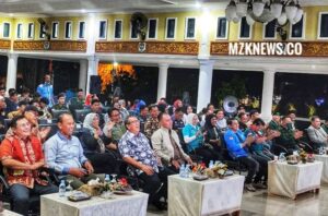 Pj. Bupati Muara Enim bersama Forkopimda di acara Malam Penganugerahan kepada juara Pawai Mobil dan Motor Hias (Foto: IST) 