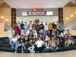 Jajaran Dinas Kominfo Kerinci Bersama Awak Media foto bersama di Balaikota Padang (Foto: IST)