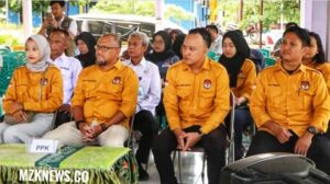 Unsur PPK dan Panwaslu Kecamatan Lawang kidul, mendengarkan arahan Pj. Bupati Muara Enim (Foto: IST) 