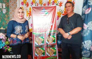 Pj. Bupati Muara Enim, H. Ahmad Rizali bersama Pemilik Kedai Mine's (Foto: IST)Â