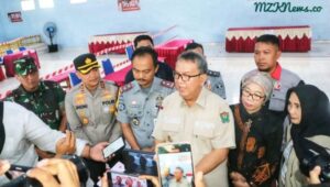 Pj. Bupati Muara Enim bersama Forkopimda saat diwawancarai awak media di lokasi TPS (Foto: IST) 