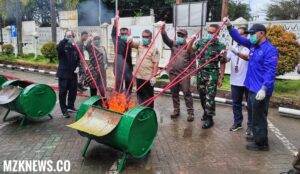 Barang Bukti Sabu-sabu dan Ganja yang telah berkekuatan hukum tetap (Incrat) dibakar di halaman Kejari Muara Enim (Foto: IST)Â