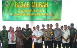Sekdakab bersama Dandim 0404, Kapolres Muara Enim, dan unsur OPD, saat di kegiatan Bazar Murah yang digelar di Kec. Ujan Mas (Foto: IST) 