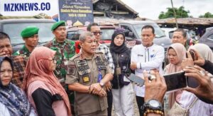 Ka. Satpol PP saat diwawancarai awak media usai Sidak ketersediaan dan harga Pangan di Pasar Gelumbang (Foto: IST)Â