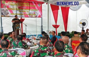 Dandim 0404 Muara Enim saat memberikan arahan di hadapan Staf Perwira, Personel Kodim 0404 Muara Enim di Halaman Makoramil 404-07 (Foto: IST)Â