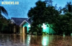 Lingkungan pemukiman warga tergenang banjir sedalam 1 meter di Jln. RA Kartini lokasi belakang Radio Serasan 100,8 Muara Enim (Foto: IST) 