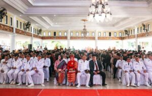 Para pejabat Struktural Pemkab Muara Enim yang baru dilantik mendengarkan arahan Pj. Bupati Muara Enim (Foto: IST) 