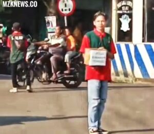 Anggota Perlasi saat melaksanakan penggalangan dana untuk korban kebakaran rumah milik warga Tungkal Kab. Muara Enim (Foto: IST)Â