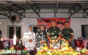 Dandim 0406/ Lubuk Linggau Letkol Inf. Arie Prasatyo Widyo Broto ke- 44 didampingi istri foto bersama Kasdim 0406/Lubuk Linggau Mayor Inf. Nur Prasetyo didampingi istri (Foto: IST)