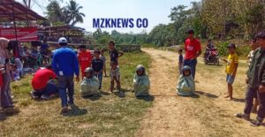Anak-anak kelurahan Pasar Bawah saat lomba balap karung dalam memeriahkan HUT kemerdekaan RI ke-79 (Foto: IST) 
