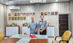 Ka. Lapas IIB Muara Enim Muklisin Fardi Bersama Kakanwil Kemenkumham Sumsel Ilham Djaya (Foto: IST) 