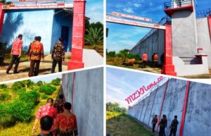 Kasiminkamtib Teguh Agung Tri Wibowo bersama Tim kontrol Lapas Kelas IIB Muara Enim, saat melaksanakan kontrol tembok luar lapas (Foto: IST)Â