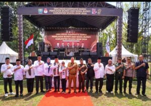 Pj. Bupati Muara Enim, Forkopimda, Ketua KPUD Muara Enim, Bawaslu Muara Enim bersama 4 Paslon di acara deklarasi kampanye damai Pemilihan Bupati dan Wabup Muara Enim 2024 (Foto: IST) 