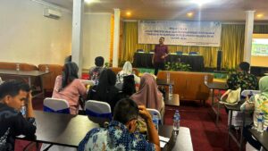 Para peserta pelatihan mendengarkan arahan Kasubsi Regimbimkems Lapas Muara Enim di acara Pelatihan Pencegahan dan Penghapusan Kekerasan terhadap Perempuan (Foto: IST) 