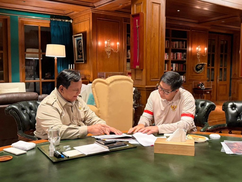 Presiden Prabowo Subianto dan Menteri Perumahan dan Kawasan Pemukiman (PKP) Maruarar Sirait membahas hunian layak untuk masyarakat di kediaman Prabowo Subianto Hambalang (29/1/2026) (Foto: Setkab RI)