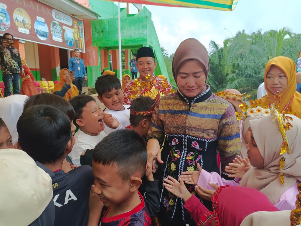 Wakil Bupati Lahat Widia Ningsih saat hadiri Abatasa Festival Fun tentang peningkatan kualitas SDM pendidikan Kabupaten Lahat, Jum'at (30/1/2026) (Foto: IST)