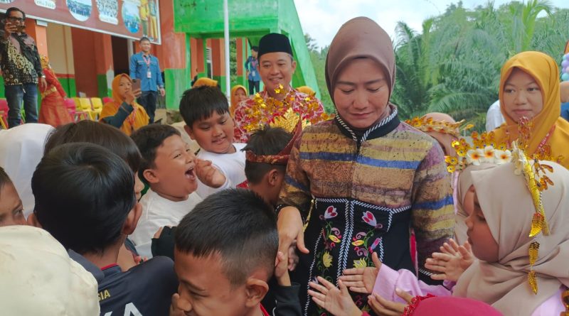 Wakil Bupati Lahat Widia Ningsih saat hadiri Abatasa Festival Fun tentang peningkatan kualitas SDM pendidikan Kabupaten Lahat, Jum'at (30/1/2026) (Foto: IST)