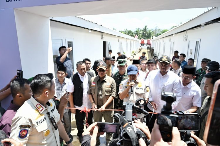 Menteri Dalam Negeri (Mnedagri) Tito Karnavian meresmikan hunian sementara (huntara) bagi masyarakat terdampak bencana di Sumatra Utara, Kamis (5/2/2026) (Foto: Kemendagri/InfoPublik)