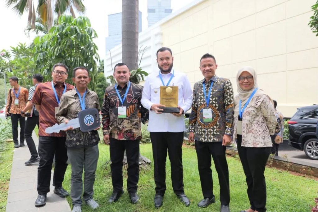 Wali Kota Padang Fadly Amran, menghadiri Rapat Koordinasi Nasional (Rakornas) Pengelolaan Sampah yang diselenggarakan oleh Kementerian Lingkungan Hidup di Gedung Balai Kartini, Jakarta, Rabu (25/2/2026) (Foto: Humas Kota Padang)