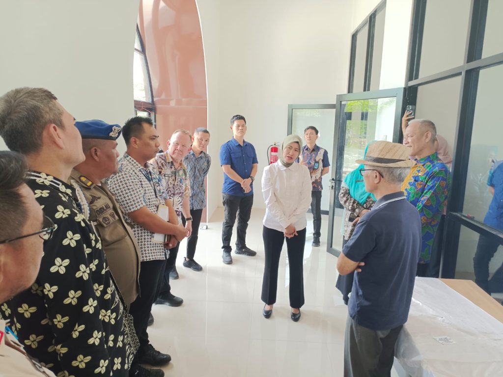 Wakil Bupati Lahat saat meninjau pembangunan Mall Pelayanan Publik di Plaza Benteng bersama OPD dan perwakilan dari PTBA, Kamis (26/2/2026)