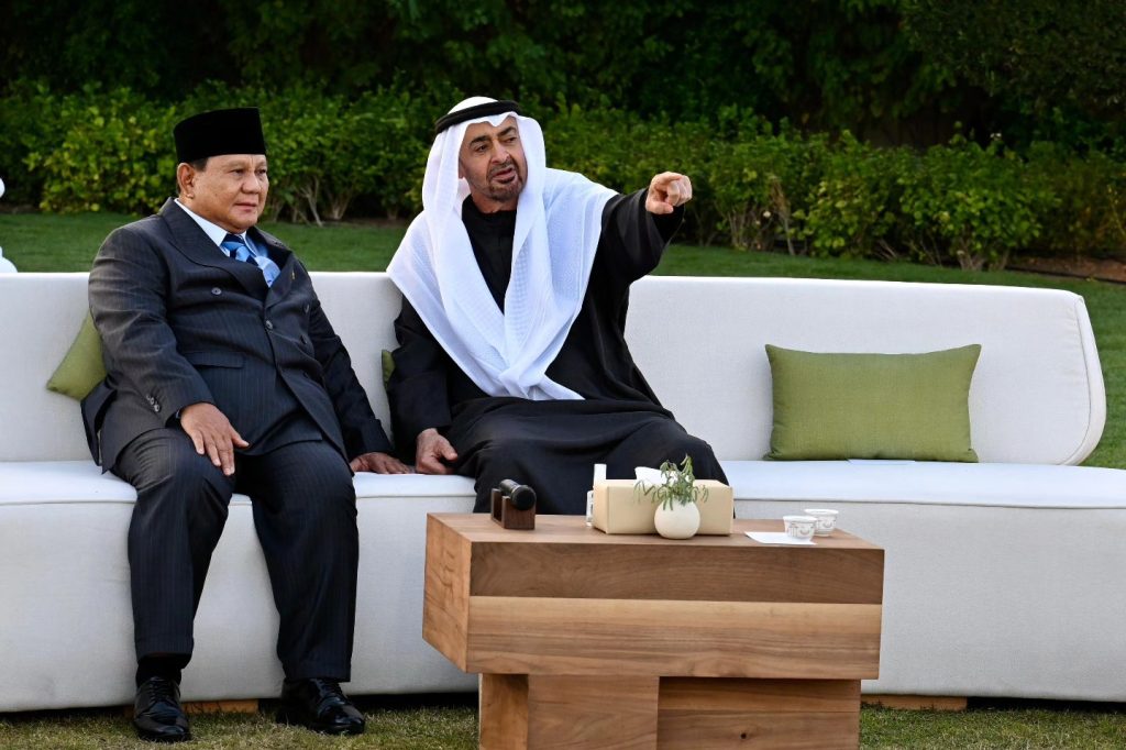 Presiden Republik Indonesia Prabowo Subianto melaksanakan pertemuan bilateral dengan Presiden Persatuan Emirat Arab (PEA) Sheikh Mohammed bin Zayed Al Nahyan (MBZ) di Qasr Al Bahr, Abu Dhabi, Kamis (26/2/2026). (Foto: BPMI Setpres)