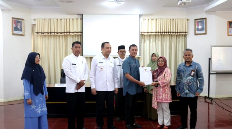 Pemerintah Kabupaten Agam mencatatkan prestasi membanggakan dengan meraih Opini Kualitas Tinggi Tanpa Maladministrasi. Penghargaan ini diberikan oleh Ombudsman Republik Indonesia berdasarkan Penilaian Penyelenggaraan Pelayanan Publik Tahun 2025. (Foto: MC Agam/Iqbal)