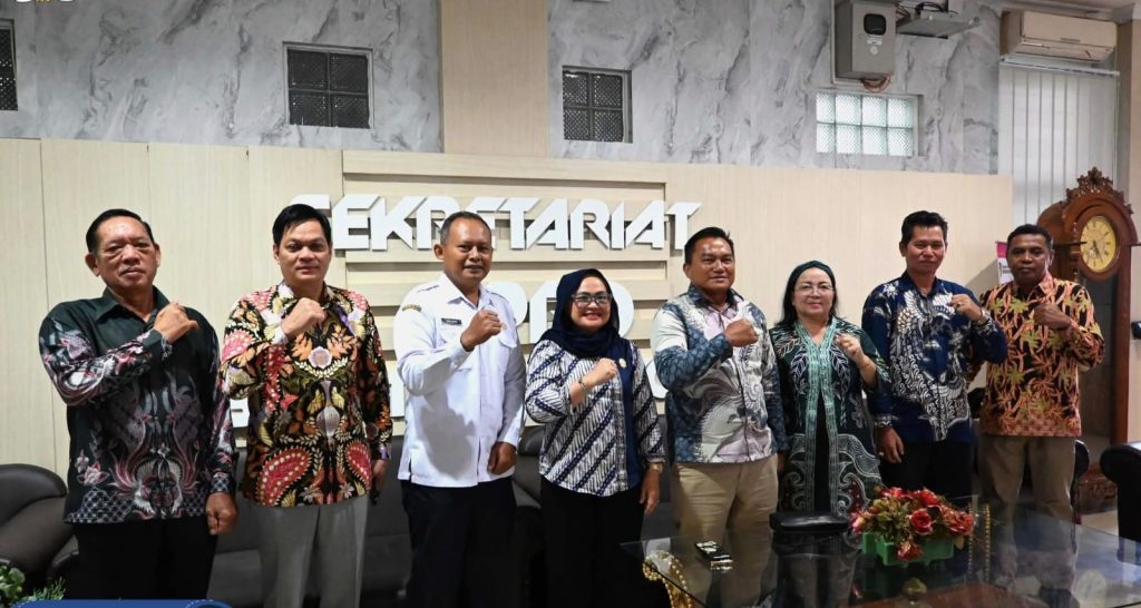 DPRD Kabupaten Barito Utara menerima kunjungan kerja dari rombongan DPRD Kabupaten Mahakam Ulu, Kalimantan Timur. Pertemuan strategis ini berlangsung di ruang Sekretariat DPRD Barito Utara, Jalan Yetro Sinseng, Muara Teweh, Jum'at (27/2/2026) (Foto: IST)