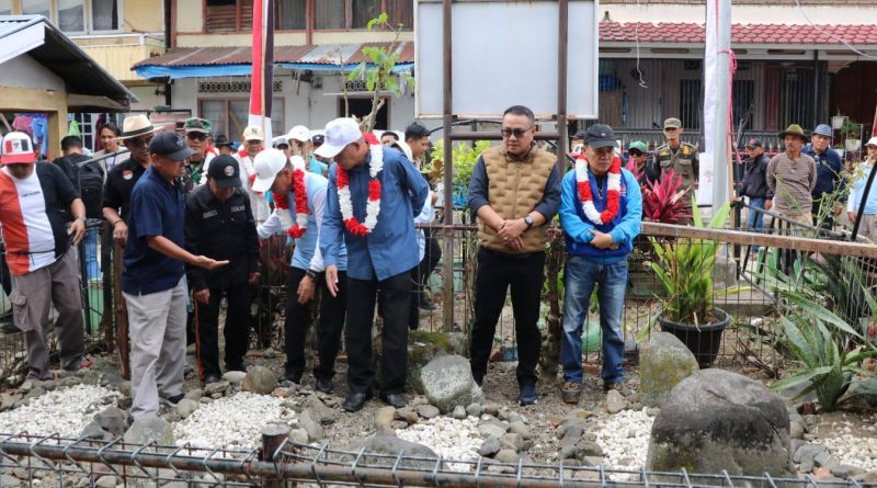 Wali Kota Alfin dan Wakil Wali Kota Sungai Penuh Azhar Hamzah menghadiri gotong royong akbar bersama masyarakat Enam Luhah Sungai Penuh, Minggu (8/2/2026) (Foto: MC Kominfosta Sungai Penuh)
