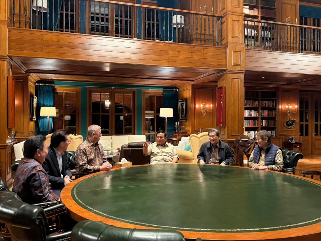 Presiden Republik Indonesia, Prabowo Subianto, menerima audiensi dari lima pengusaha nasional di kediaman pribadinya di Hambalang, Kabupaten Bogor,Provinsi Jawa Barat pada Selasa (10/2/2026). (Foto: BPMI Setpres)