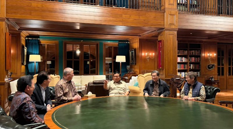 Presiden Republik Indonesia, Prabowo Subianto, menerima audiensi dari lima pengusaha nasional di kediaman pribadinya di Hambalang, Kabupaten Bogor,Provinsi Jawa Barat pada Selasa (10/2/2026). (Foto: BPMI Setpres)
