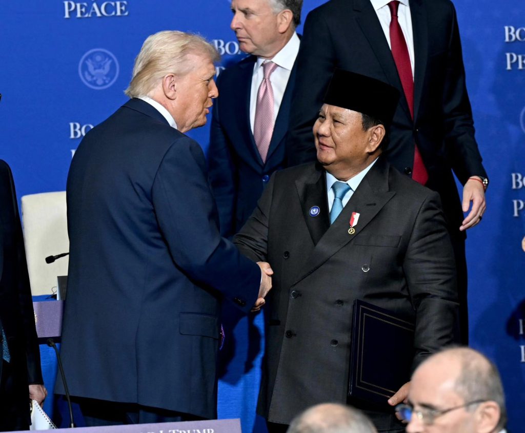 Presiden Prabowo Subianto bersama Presiden Amerika Serikat Donald Trump dalam pertemuan perdana (Inaugural Meeting) Board of Peace (BoP) yang digelar di Donald Trump United States Institute of Peace, Washington, D.C., Amerika Serikat, Kamis, (19/2/2026) (Foto: Setkab RI)