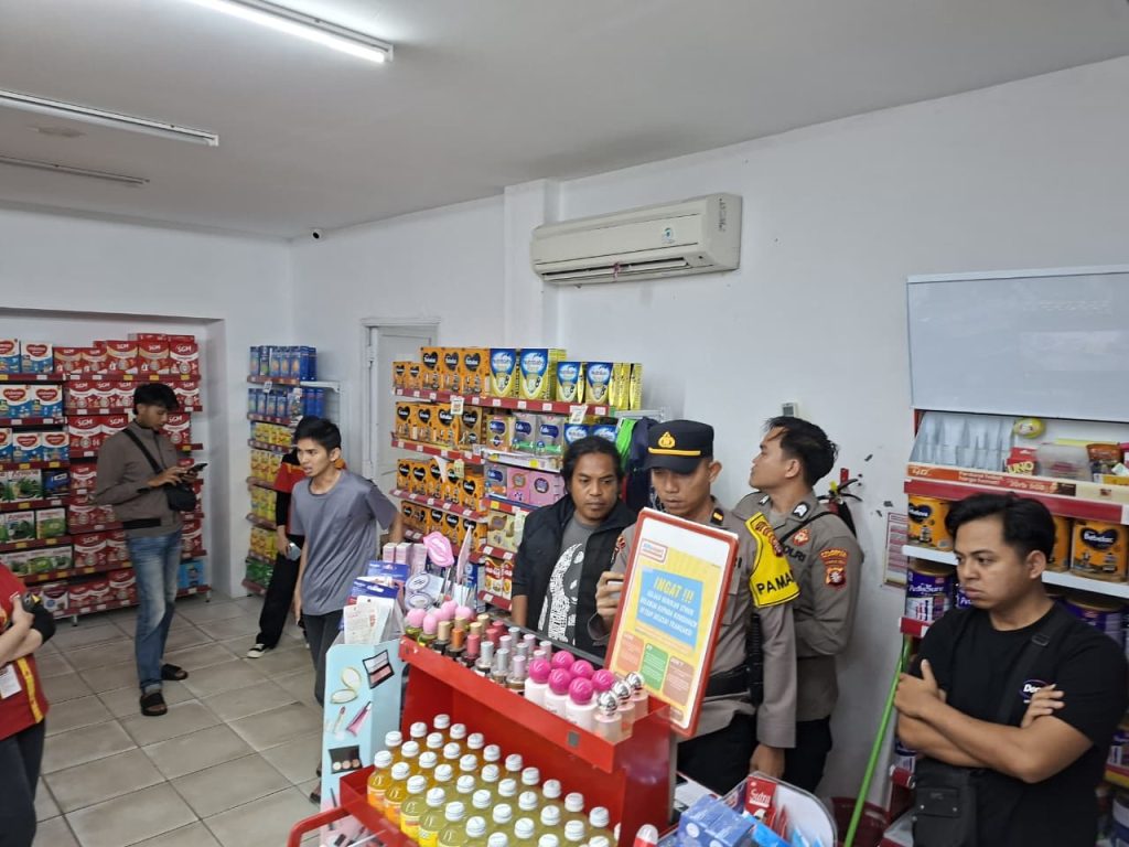 Polresta Palangka Raya bergerak cepat menangani kasus pencurian dengan kekerasan (curas) yang menimpa gerai Alfamart di Jalan Garuda. Peristiwa perampokan tersebut terjadi di Kelurahan Palangka, Kecamatan Jekan Raya, pada Rabu (25/2/2026) malam. (Foto: IST)