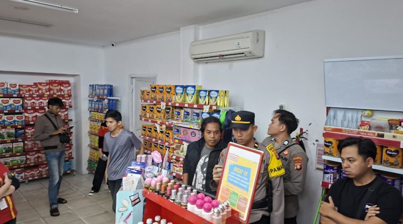Polresta Palangka Raya bergerak cepat menangani kasus pencurian dengan kekerasan (curas) yang menimpa gerai Alfamart di Jalan Garuda. Peristiwa perampokan tersebut terjadi di Kelurahan Palangka, Kecamatan Jekan Raya, pada Rabu (25/2/2026) malam. (Foto: IST)