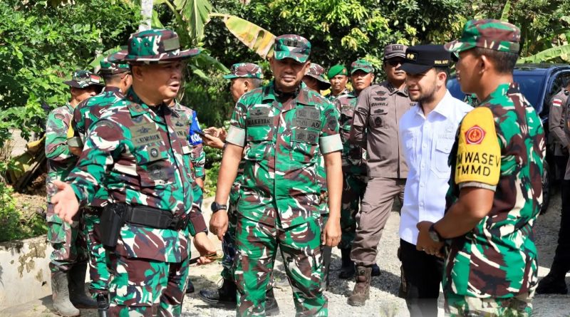 Wakil Bupati Aceh Barat Said Fadheil, S.H., menghadiri kegiatan Pengawasan dan Evaluasi (Wasev) TNI Manunggal Membangun Desa (TMMD) ke-127. Kegiatan ini berlangsung di Desa Lueng Jawa, Kecamatan Woyla, pada Rabu (25/2/2026). (Foto: Diskominsa Aceh Barat)