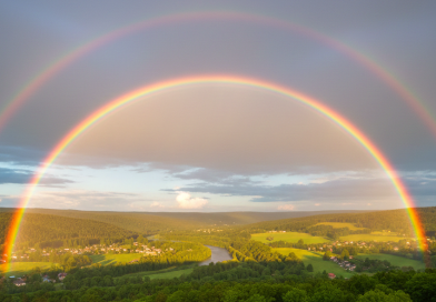 Ilustrasi Pelangi (Foto: Hasil Rekayasa Gemini AI Plus) Ditulis oleh: Martha Syaflina, Editor: Khoirul Anam