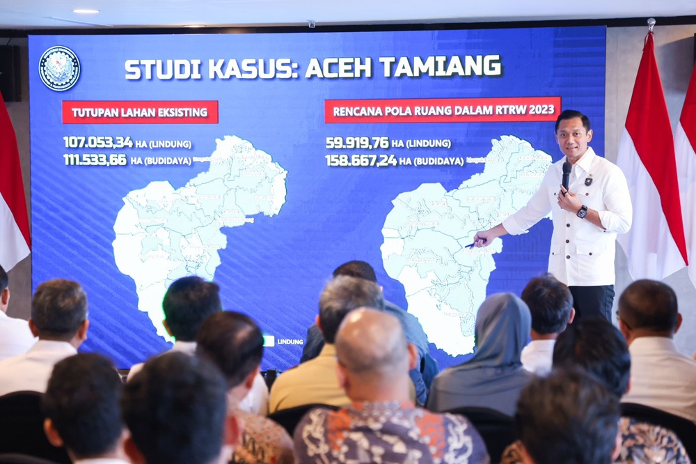 Menteri Koordinator Bidang Infrastruktur dan Pembangunan Kewilayahan Agus Harimurti Yudhoyono (AHY) dalam Town Hall Meeting Penguatan Penataan Ruang Wilayah untuk Pembangunan Inklusif dan Berkelanjutan di Jakarta, Senin (9/2/2026) (Foto: Humas Kemenkoinfra)