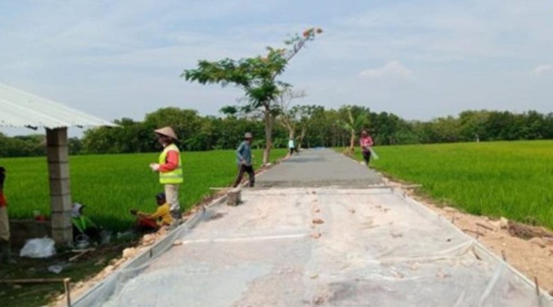 Proyek rehabilitasi jaringan irigasi di perdesaan (Foto: Humas Kemen PU)