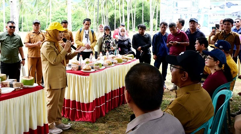 Wagub Gorontalo Idah Syahidah Rusli Habibie memberikan sambutan pada peninjauan lahan calon lokasi pembangunan Sekolah Garuda bersama Wamen Diktisaintek Stella Christie di Desa Piloliyanga, Kecamatan Tilamuta, Kabupaten Boalemo, Selasa (10/2/2026). (Foto : Haris/InfoPublik)