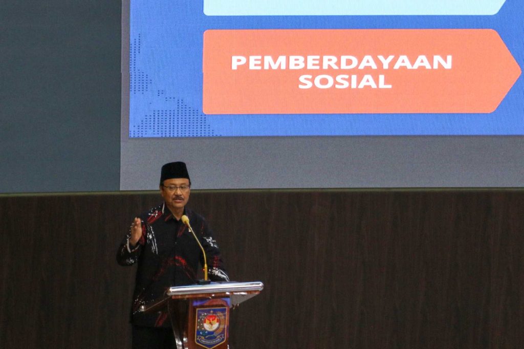 Menteri Sosial Saifullah Yusuf memberikan sambutan dalam acara Sosialisasi Piloting Digitalisasi Bansos dan Peran Pemerintah Daerah di Gedung Sasana Bhakti Praja Kemendagri, Jakarta, Selasa (3/2/2026). (Foto: InfoPublik)