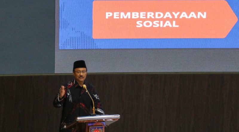 Menteri Sosial Saifullah Yusuf memberikan sambutan dalam acara Sosialisasi Piloting Digitalisasi Bansos dan Peran Pemerintah Daerah di Gedung Sasana Bhakti Praja Kemendagri, Jakarta, Selasa (3/2/2026). (Foto: InfoPublik)
