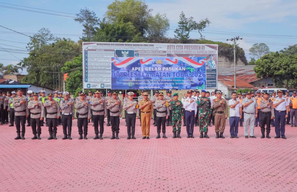 Apel Gelar Pasukan Operasi Keselamatan Toba 2026 di Lapangan Mako Polres Toba, Senin (2/2/2026) (Foto: IST)