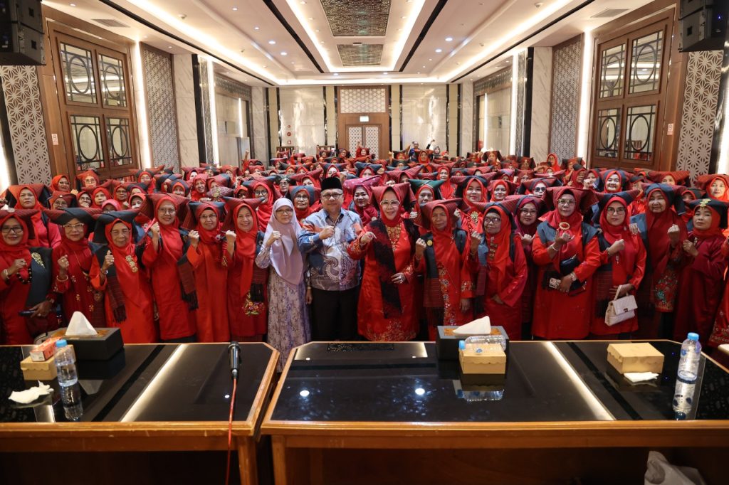 Pertemuan Ketua DPRD Sumatera Barat Muhidi dengan 160 Bundo Kanduang Kota Padang dalam masa reses, Rabu (4/2/2026) (Foto: IST)